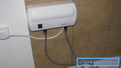 Para una instalación fija, es más conveniente usar un grifo separado para la conexión. Para una instalación fija, es más conveniente usar un grifo separado para la conexión.