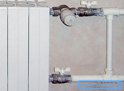 Al instalar el termostato, la instalación del bypass en el sistema de calefacción de una tubería es obligatoria. Al instalar el termostato, la instalación del bypass en el sistema de calefacción de una tubería es obligatoria.