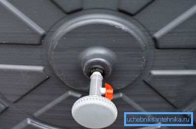 Al elegir la posición del barril, no olvide tener en cuenta la ubicación de la regadera; los barriles de plástico para la ducha al país están disponibles con diferentes opciones para colocar la lluvia. Al elegir la posición del barril, no olvide tener en cuenta la ubicación de la regadera; los barriles de plástico para la ducha al país están disponibles con diferentes opciones para colocar la lluvia.