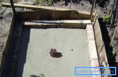 Cuando vierta una base sólida, no olvide equipar el orificio de drenaje Cuando vierta una base sólida, no olvide equipar el orificio de drenaje