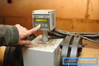 El dispositivo para la medición del calor en el sótano. El dispositivo para la medición del calor en el sótano.