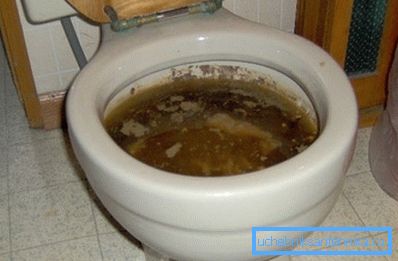 La razón de esto es un condón atascado en una tubería de alcantarillado. La razón de esto es un condón atascado en una tubería de alcantarillado.