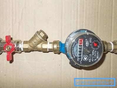 El uso de la válvula de bola al instalar el medidor. El uso de la válvula de bola al instalar el medidor.