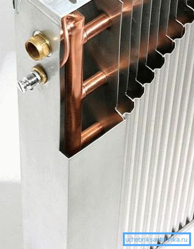 Un ejemplo de una combinación de cobre y aluminio. Un ejemplo de una combinación de cobre y aluminio.