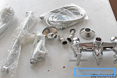 Un ejemplo de un conjunto completo de la batidora para un baño. Un ejemplo de un conjunto completo de la batidora para un baño.