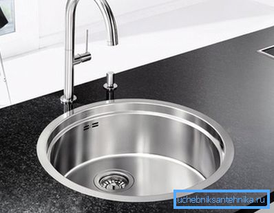 Un ejemplo de un fregadero redondo para una sala de cocina. Un ejemplo de un fregadero redondo para una sala de cocina.