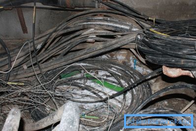 Un ejemplo de trabajo no profesional con fibra de red y cableado coaxial Un ejemplo de trabajo no profesional con fibra de red y cableado coaxial