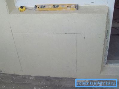 Un ejemplo de marcar la pared debajo de la batería. Un ejemplo de marcar la pared debajo de la batería.