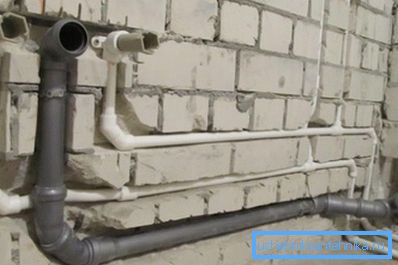 Un ejemplo de colocación del sistema en la pared. Un ejemplo de colocación del sistema en la pared.