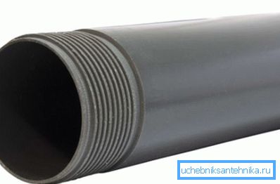 Consigamos un tubo de plástico para usar en el suelo. Consigamos un tubo de plástico para usar en el suelo.