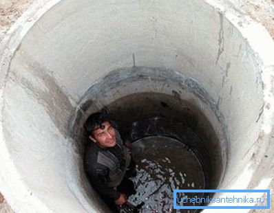Seguimos cavando hasta la aparición de la primera agua. Seguimos cavando hasta la aparición de la primera agua.