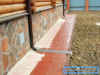 Productos en el sótano o cómo se realiza la ventilación de la bodega en una casa de madera. Productos en el sótano o cómo se realiza la ventilación de la bodega en una casa de madera.