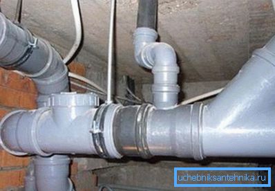 Sistema de alcantarillado de PVC profesionalmente construido. Sistema de alcantarillado de PVC profesionalmente construido.
