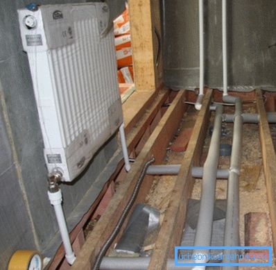 Colocación de tubos de polipropileno de un sistema de calefacción horizontal. Colocación de tubos de polipropileno de un sistema de calefacción horizontal.
