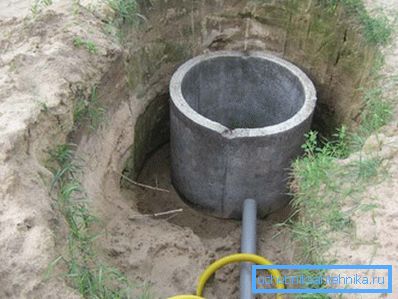 La colocación de tuberías de agua a los pozos durante la operación continua debe realizarse por debajo del nivel de congelación del suelo La colocación de tuberías de agua a los pozos durante la operación continua debe realizarse por debajo del nivel de congelación del suelo