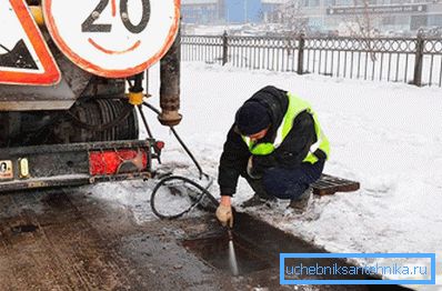 900 Lavado de alcantarillado pluvial