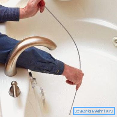 Cable necesario para la limpieza de tuberías de pequeño diámetro. Cable necesario para la limpieza de tuberías de pequeño diámetro.