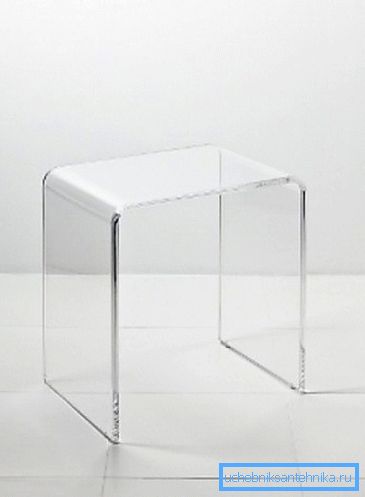 Sillas transparentes hechas de plexiglás - una gran opción para su ducha. Sillas transparentes hechas de plexiglás - una gran opción para su ducha.