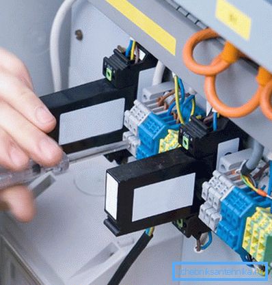 Trabajar con aparatos eléctricos requiere el cumplimiento de las instrucciones. Trabajar con aparatos eléctricos requiere el cumplimiento de las instrucciones.