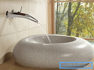 El lavabo hecho de piedra natural para el baño es muy caro. El lavabo hecho de piedra natural para el baño es muy caro.
