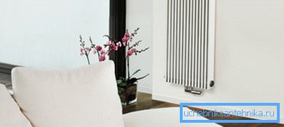 La ubicación de los radiadores de calefacción en una casa privada depende del diseño y la arquitectura particulares. La ubicación de los radiadores de calefacción en una casa privada depende del diseño y la arquitectura particulares.