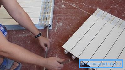 Desmontar productos de aluminio y bimetal es similar a trabajar con radiadores de hierro fundido Desmontar productos de aluminio y bimetal es similar a trabajar con radiadores de hierro fundido