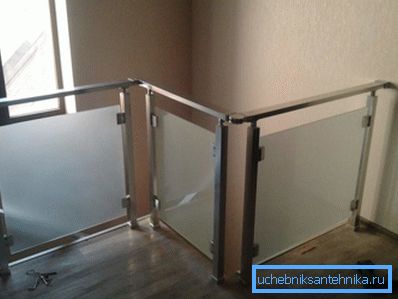 Varios elementos interiores de aluminio no solo se ven bien, sino que también tienen una alta durabilidad. Varios elementos interiores de aluminio no solo se ven bien, sino que también tienen una alta durabilidad.