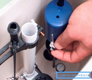 Ajuste del tanque de llenado. Ajuste del tanque de llenado.