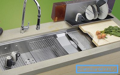 Rejas y tablas de cortar: estos accesorios para el fregadero de la cocina harán que la situación sea aún más conveniente