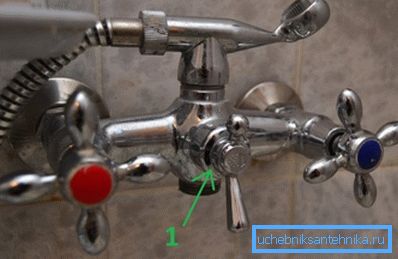 El botón del interruptor de bola (está resaltado en la foto) puede hacer un giro completo. El botón del interruptor de bola (está resaltado en la foto) puede hacer un giro completo.