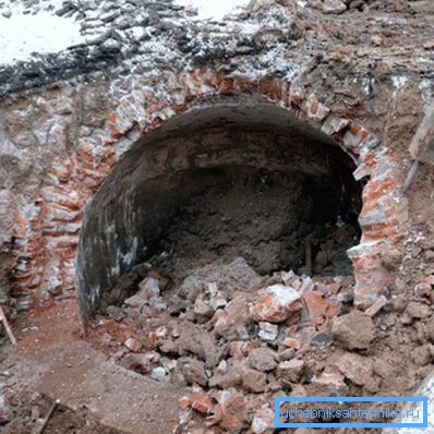 Las ruinas de un coleccionista de ladrillos. Las ruinas de un coleccionista de ladrillos.