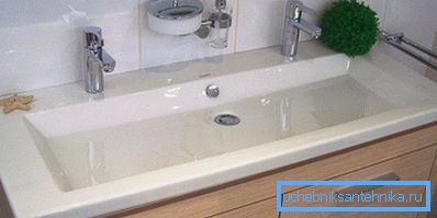 Lavabo para dos personas. Lavabo para dos personas.