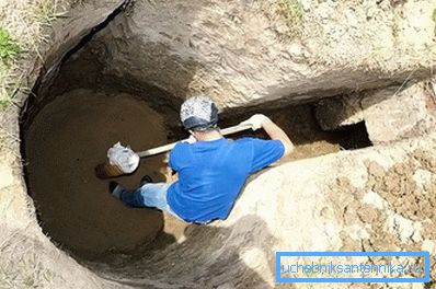 Cavando un hoyo para instalar un cajón Cavando un hoyo para instalar un cajón
