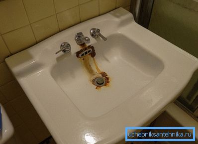 Lavabo oxidado de hierro fundido Lavabo oxidado de hierro fundido