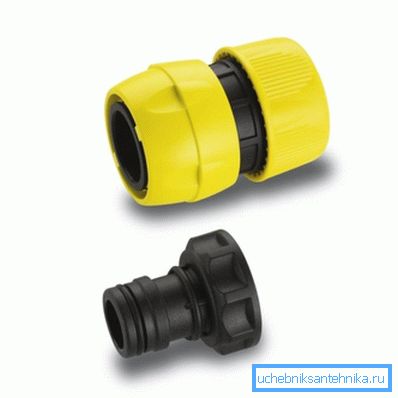 Con un diseño similar, las mangueras de plástico para el suministro de agua están conectadas en un solo clic