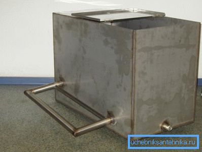Tanque de acero inoxidable hecho en casa. Tanque de acero inoxidable hecho en casa.