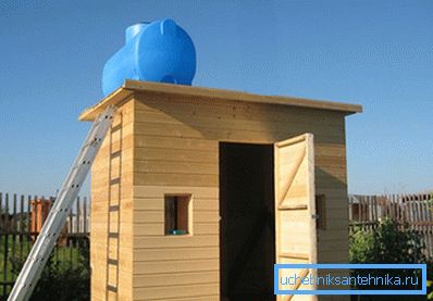 Construcción propia de madera y tableros estriados. Construcción propia de madera y tableros estriados.