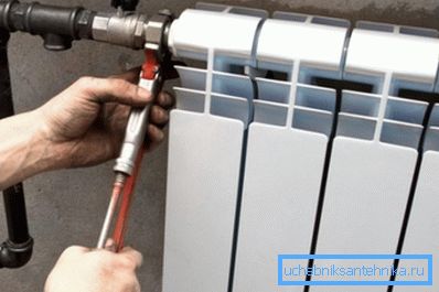 Instalación independiente del radiador en la logia.