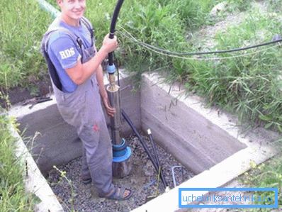 Instalación independiente de una bomba de agua en un pozo tubular. Instalación independiente de una bomba de agua en un pozo tubular.