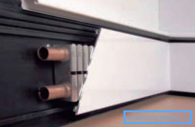 Al haber hecho una caja de zócalo para calentar tuberías, es posible iluminar el interior, ya que estos elementos lo estropean en gran medida. Al haber hecho una caja de zócalo para calentar tuberías, es posible iluminar el interior, ya que estos elementos lo estropean en gran medida.