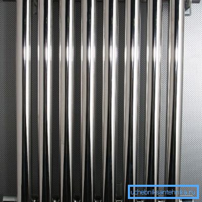 El radiador seccional de acero pierde al aluminio en términos de transferencia de calor a la mitad. El radiador seccional de acero pierde al aluminio en términos de transferencia de calor a la mitad.