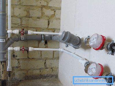 Válvulas de bola en líneas de suministro de agua. Válvulas de bola en líneas de suministro de agua.