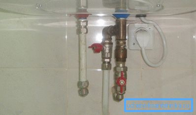 El esquema de instalación con una T al final es muy original, aunque muchos expertos lo consideran poco práctico El esquema de instalación con una T al final es muy original, aunque muchos expertos lo consideran poco práctico