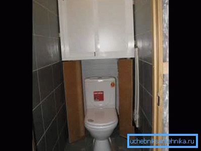 El armario del baño oculta perfectamente todas las comunicaciones. El armario del baño oculta perfectamente todas las comunicaciones.