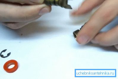 La varilla necesita ser limpiada y lubricada. La varilla necesita ser limpiada y lubricada.