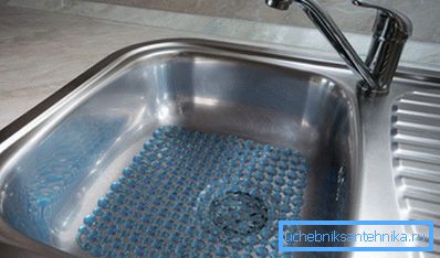 Estera de silicona para proteger el metal de los arañazos. Estera de silicona para proteger el metal de los arañazos.