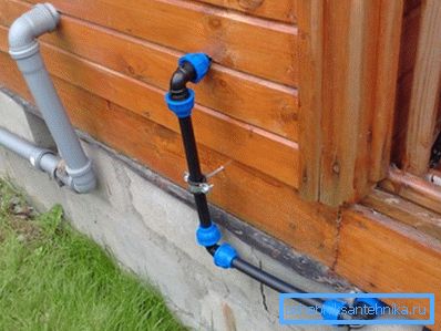 Sistema de abastecimiento de agua de una casa particular hecha de tubos de HDPE. Sistema de abastecimiento de agua de una casa particular hecha de tubos de HDPE.