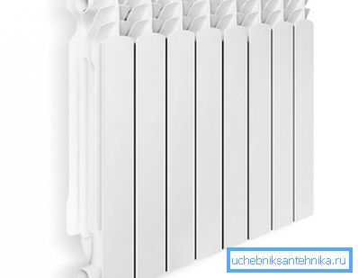 Cuánta agua hay en un radiador de aluminio para calefacción, puede aprender del pasaporte del producto o contarlo usted mismo