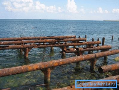 Los materiales o tuberías demasiado oxidados que han estado en contacto con el agua salada no deben utilizarse para dicha construcción, ya que pueden estar corroídos. Los materiales o tuberías demasiado oxidados que han estado en contacto con el agua salada no deben utilizarse para dicha construcción, ya que pueden estar corroídos.
