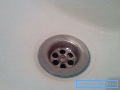 Escurrir el agujero en el fregadero. Escurrir el agujero en el fregadero.